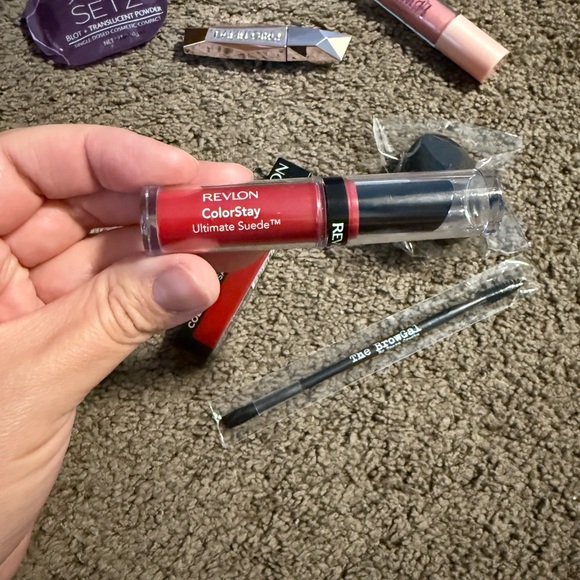 Holiday Beauty Bundle - Picture 3 of 11